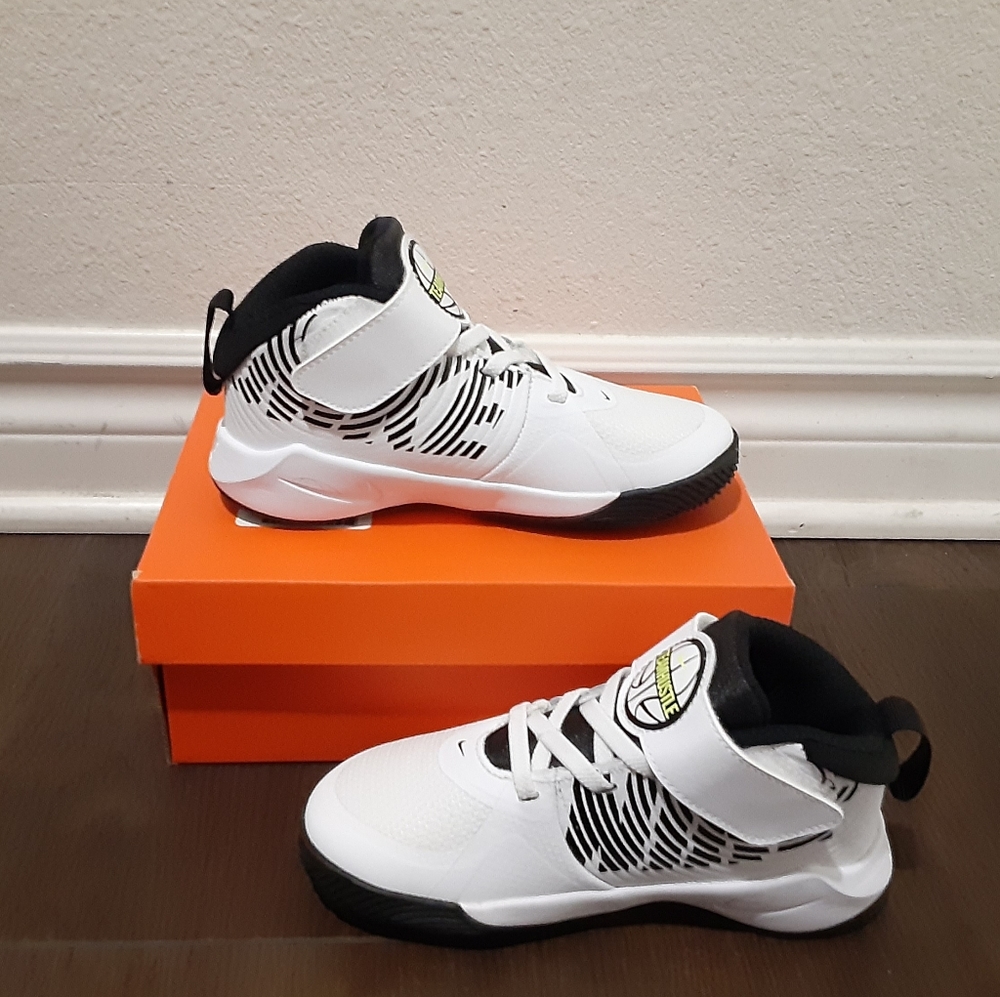 Nike - Picture 4 of 4